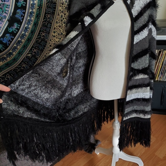 BCBGMaxazria Textured Fringe Cape - Picture 4 of 8